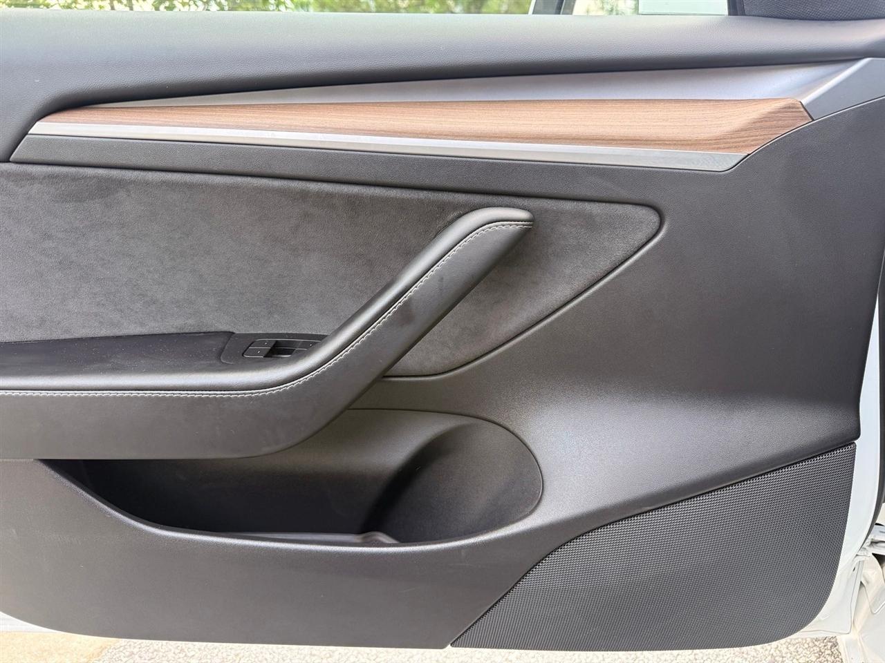 Tesla Model 3  2021