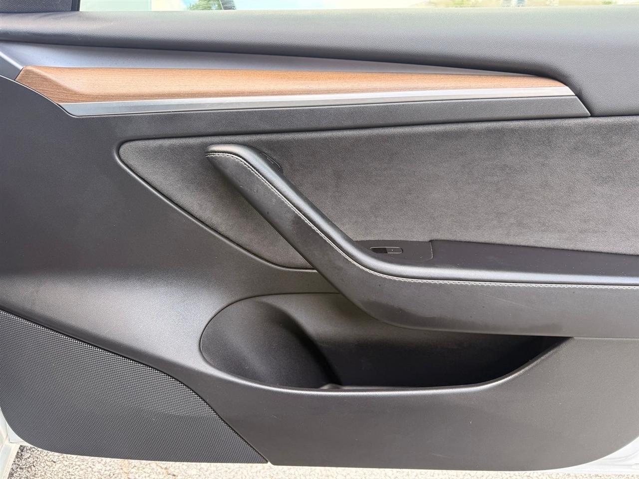 Tesla Model 3  2021