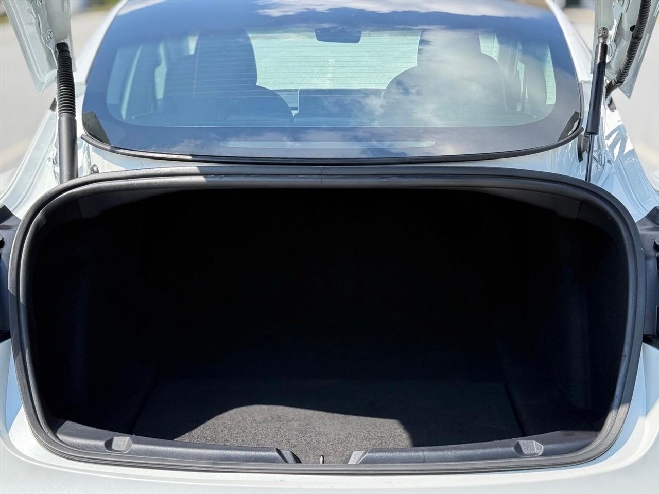 Tesla Model 3  2021