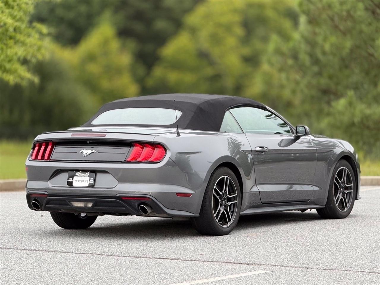 Ford Mustang photo 11