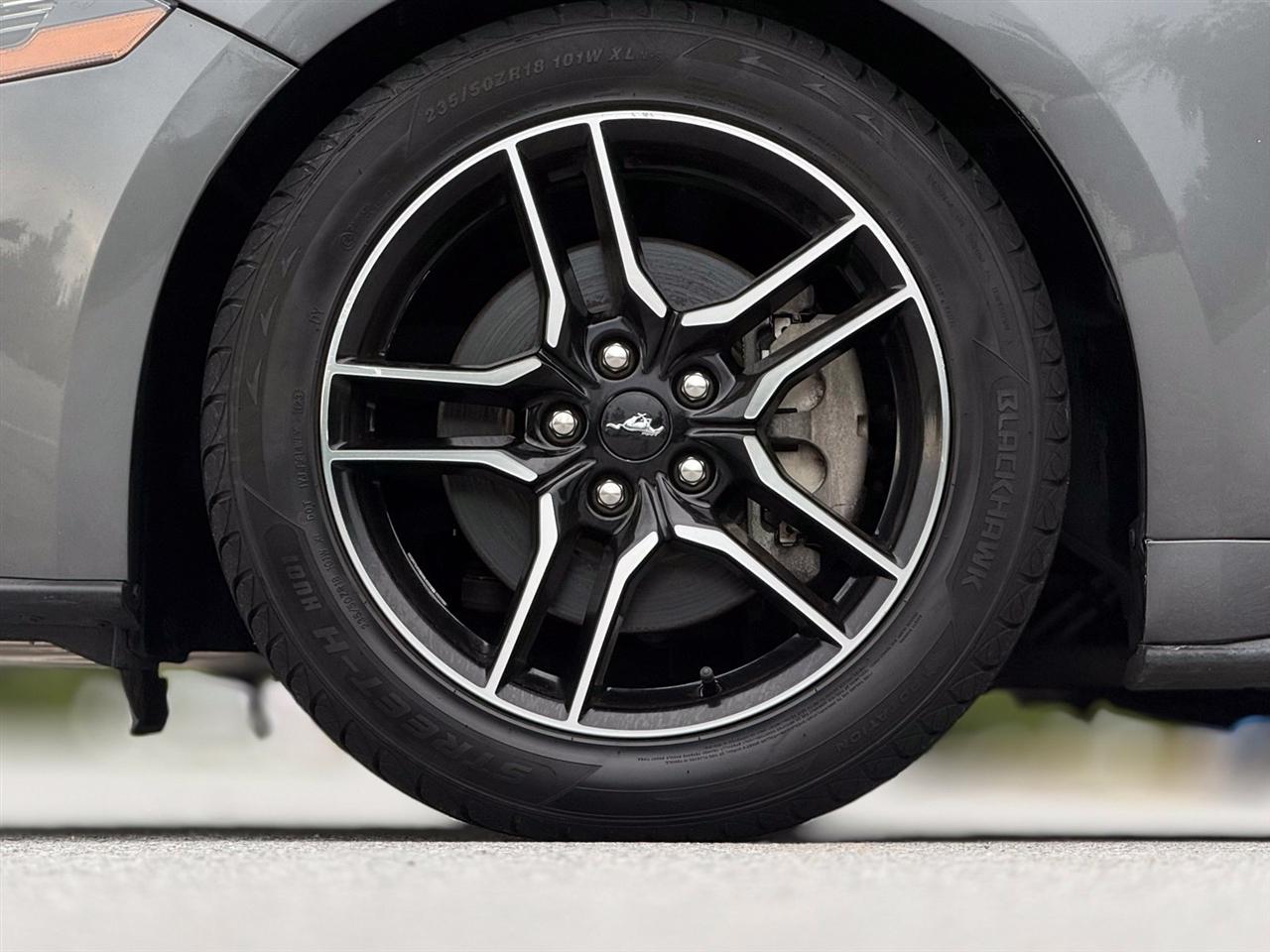 Ford Mustang photo 18