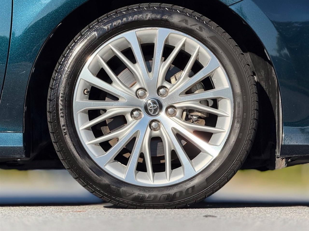 Toyota Camry  2019