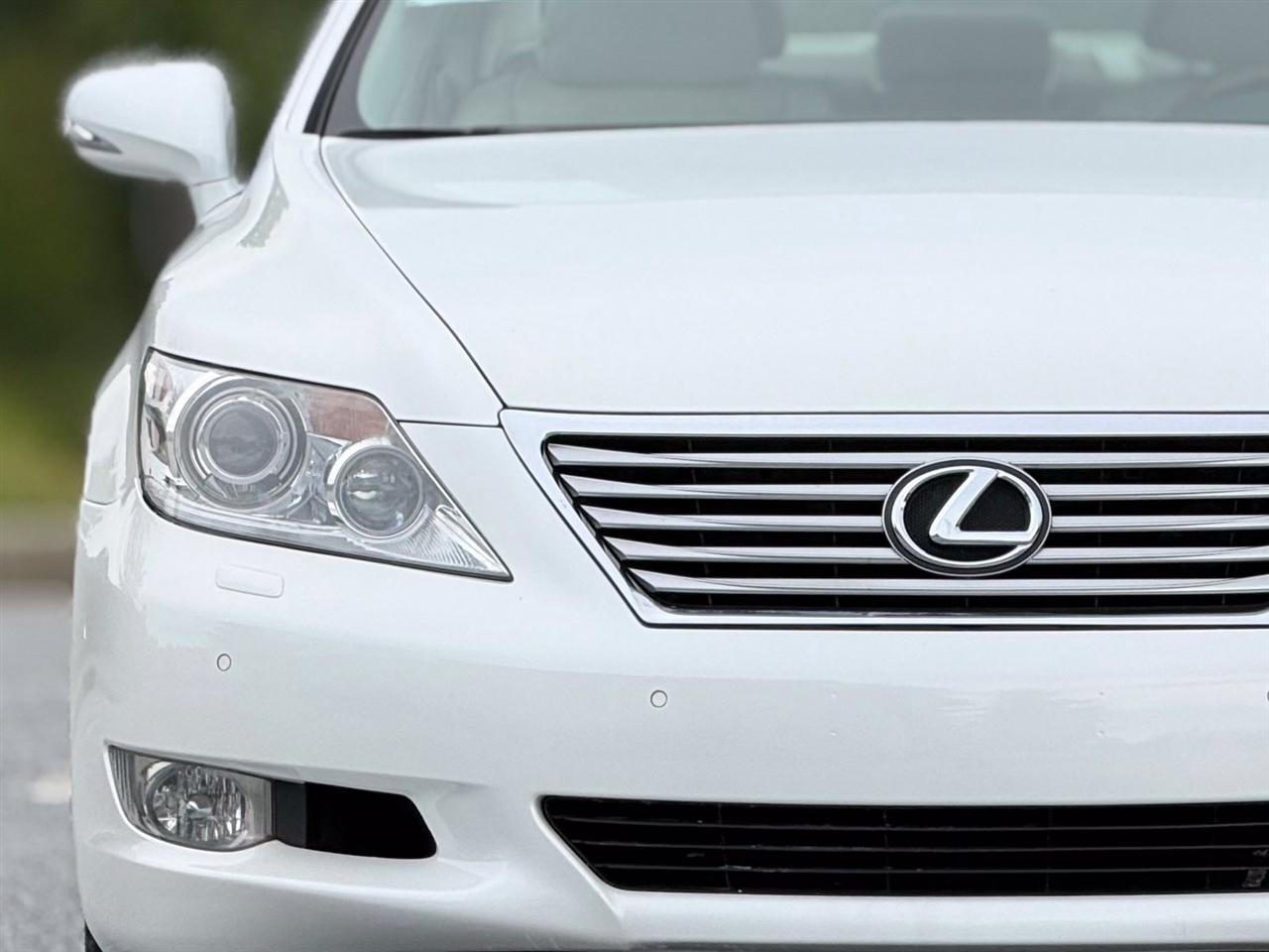 Lexus LS photo 14