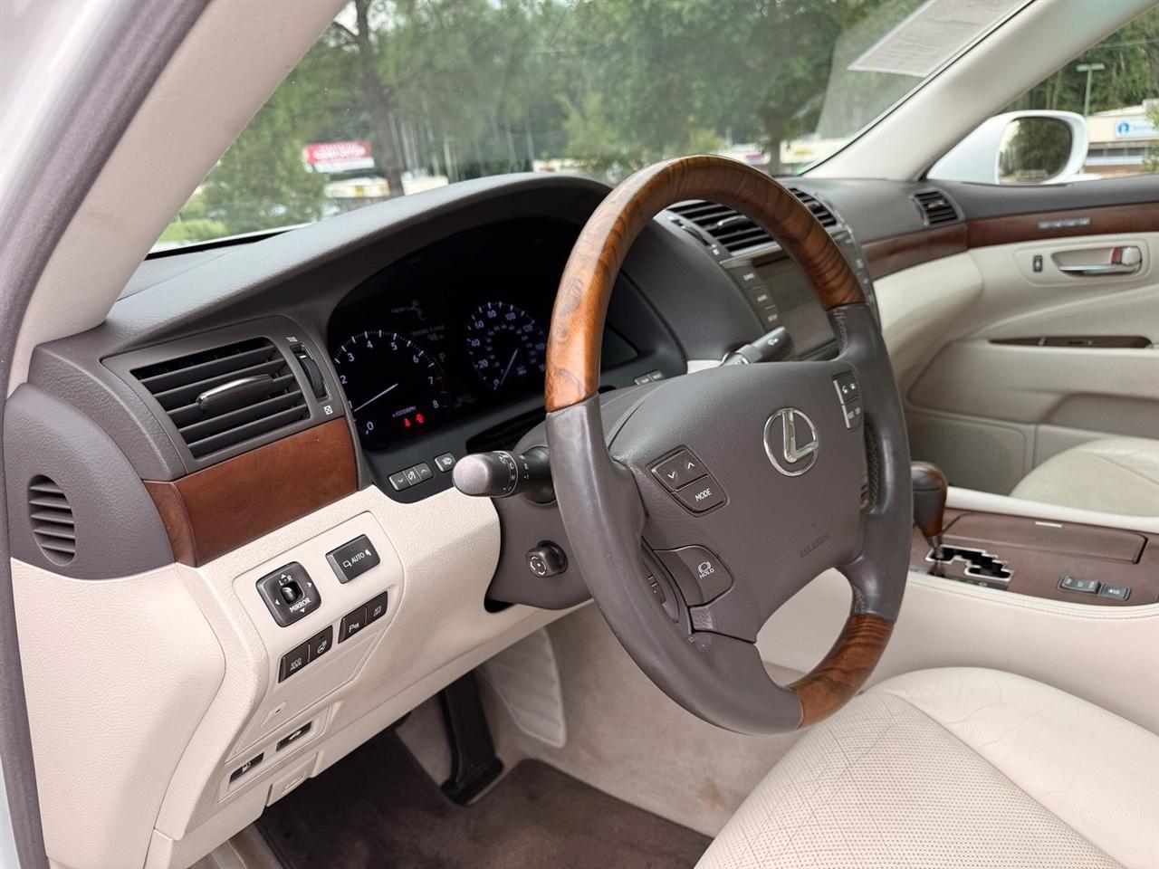 Lexus LS photo 22