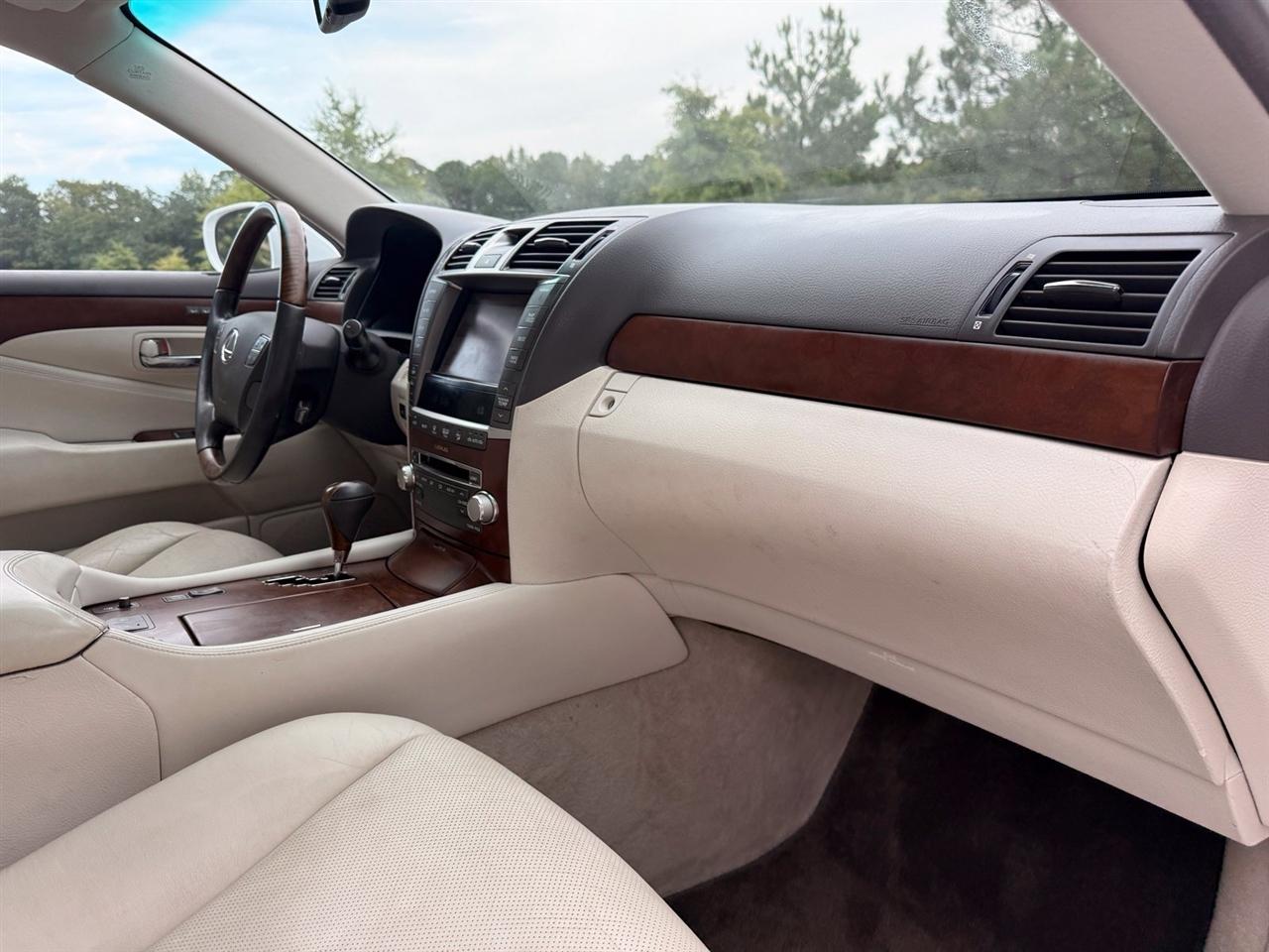 Lexus LS photo 24