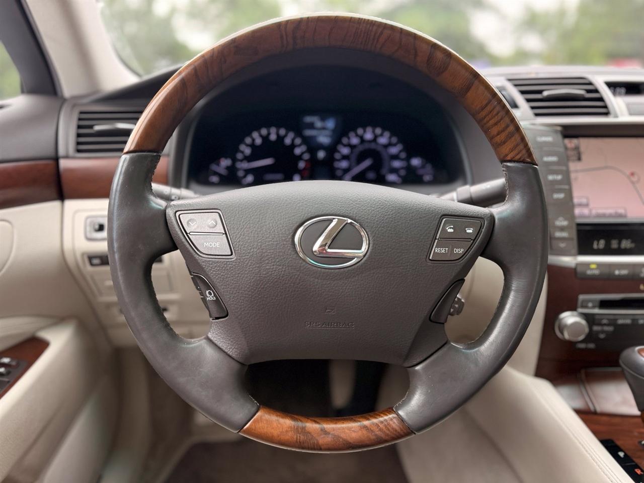 Lexus LS photo 25