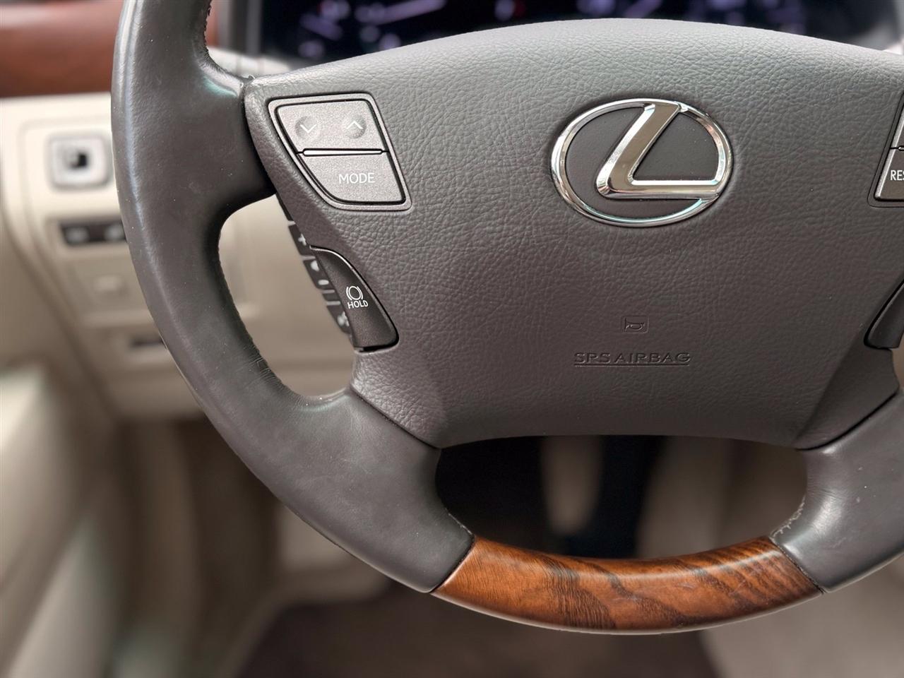 Lexus LS photo 26