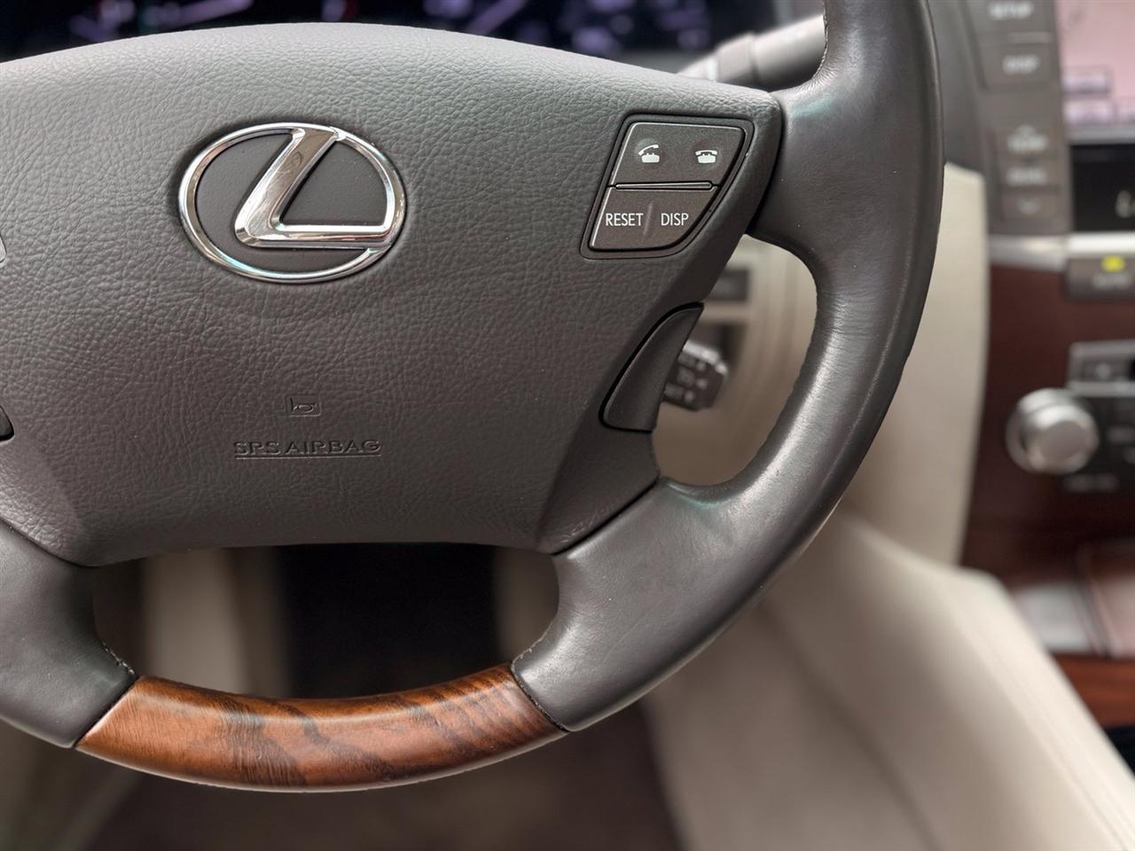 Lexus LS photo 27