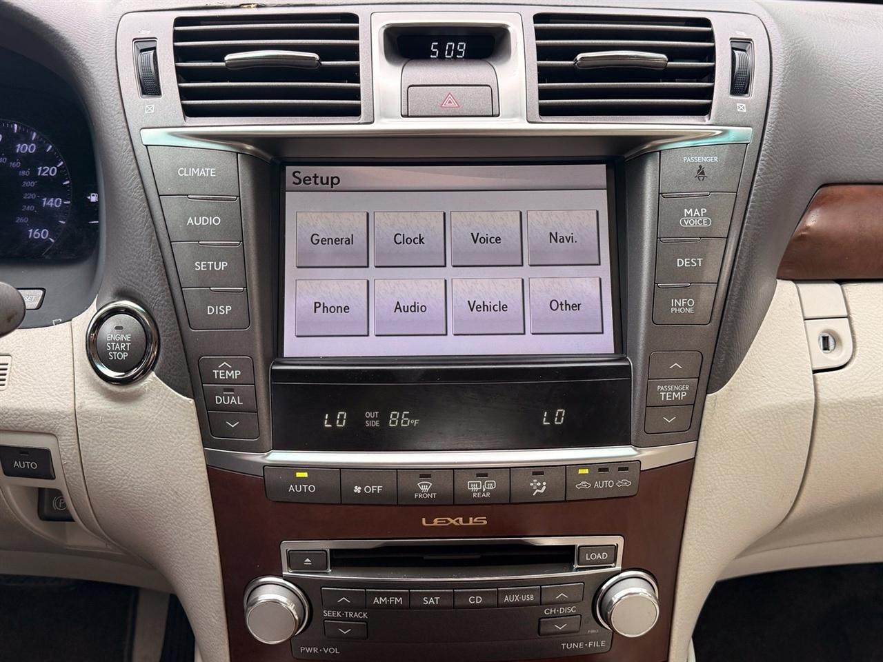 Lexus LS photo 30