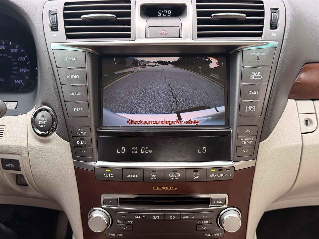 Lexus LS photo 31