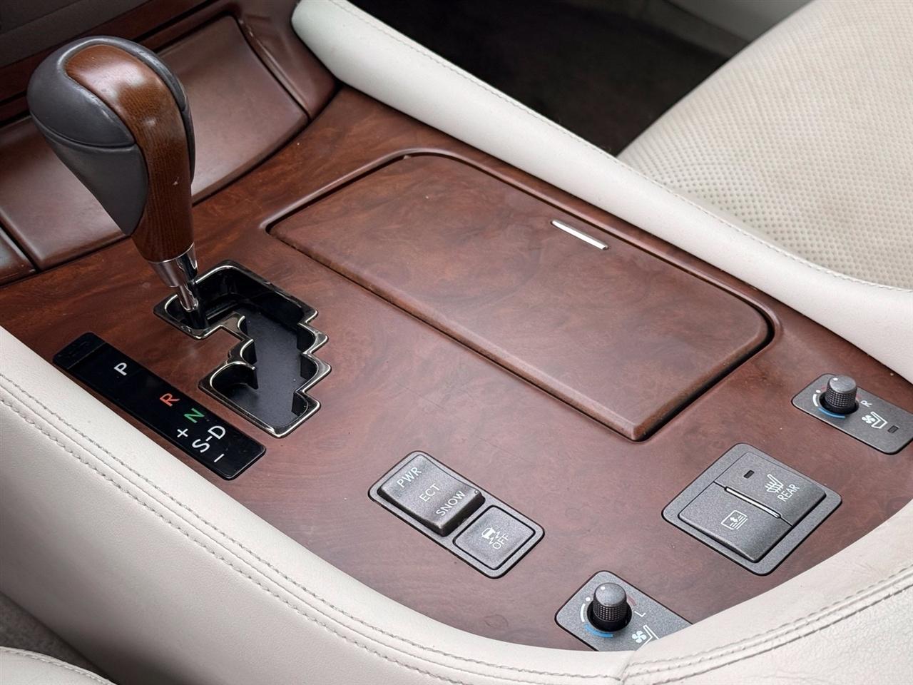 Lexus LS photo 32