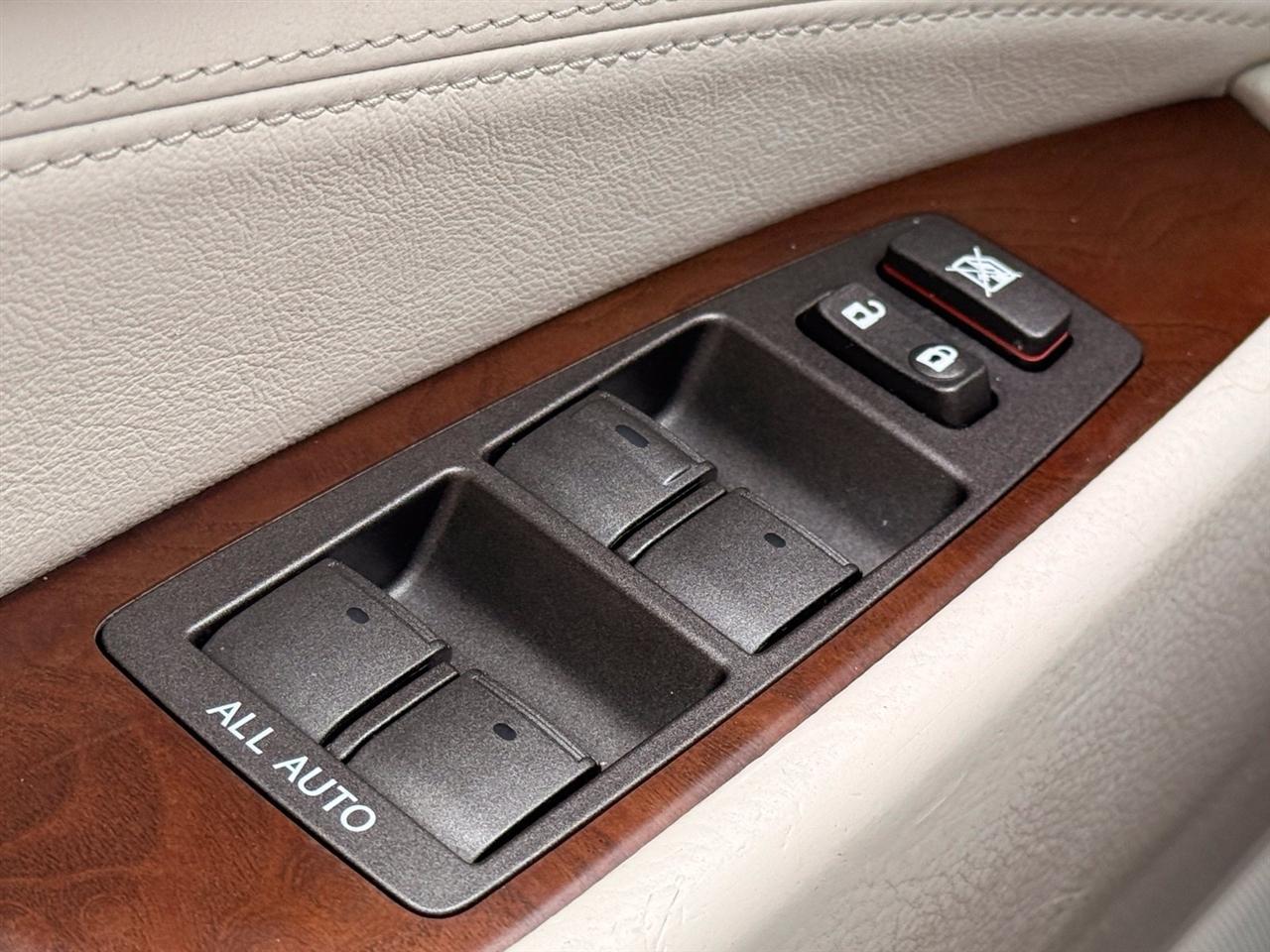 Lexus LS photo 33