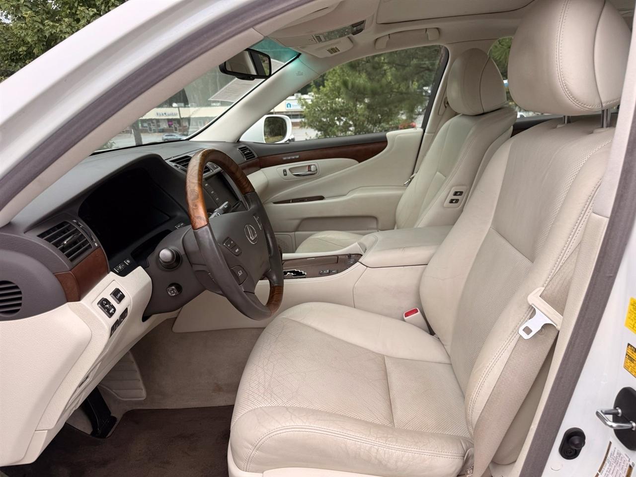 Lexus LS photo 35