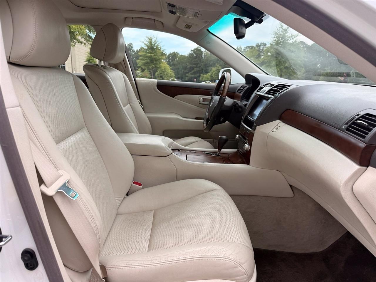 Lexus LS photo 36