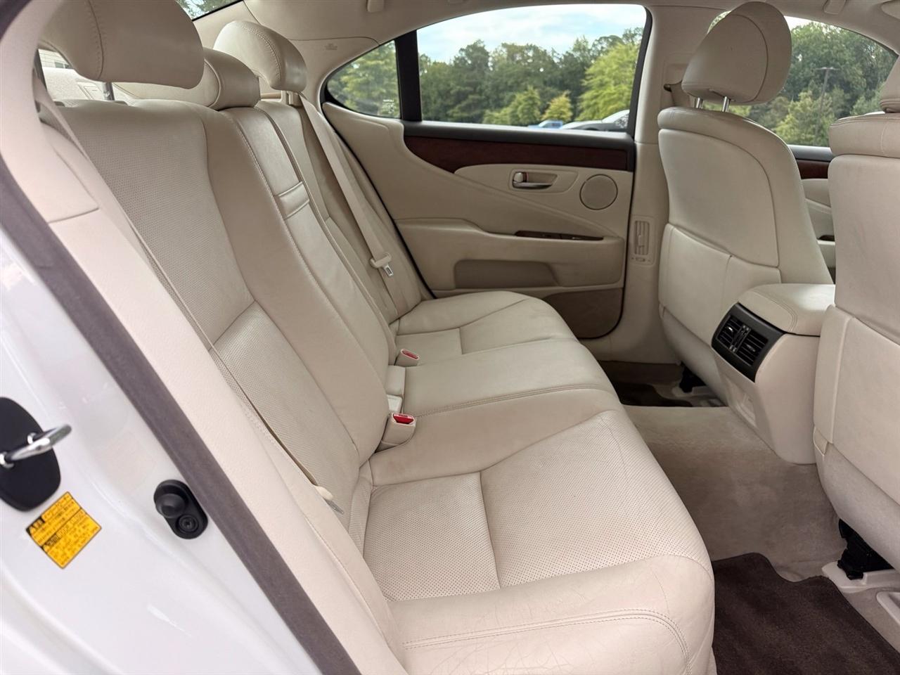 Lexus LS photo 40