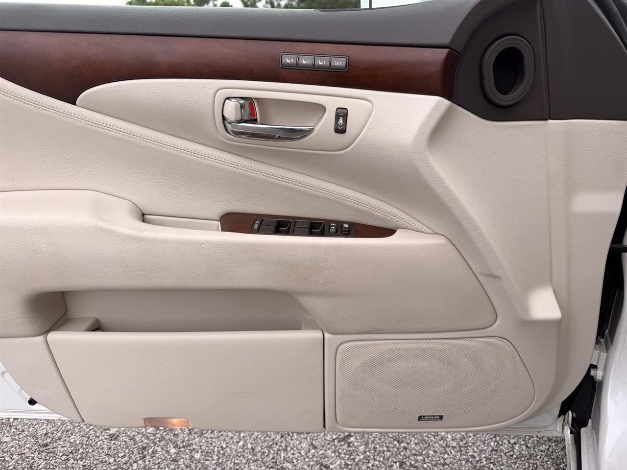 Lexus LS photo 44