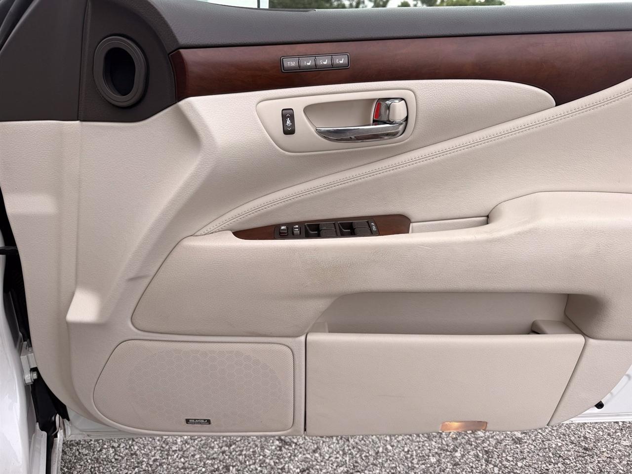 Lexus LS photo 45