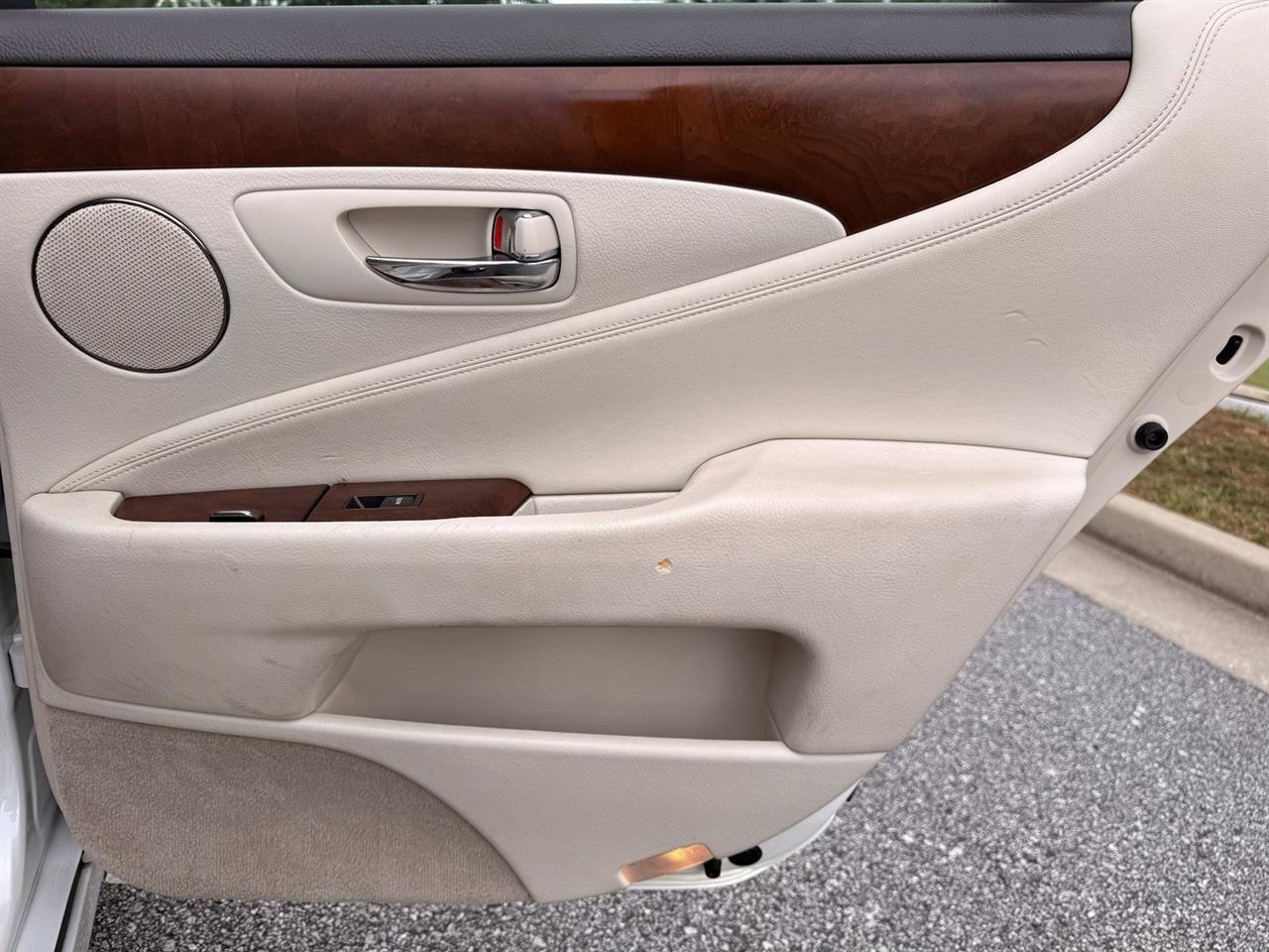 Lexus LS photo 47