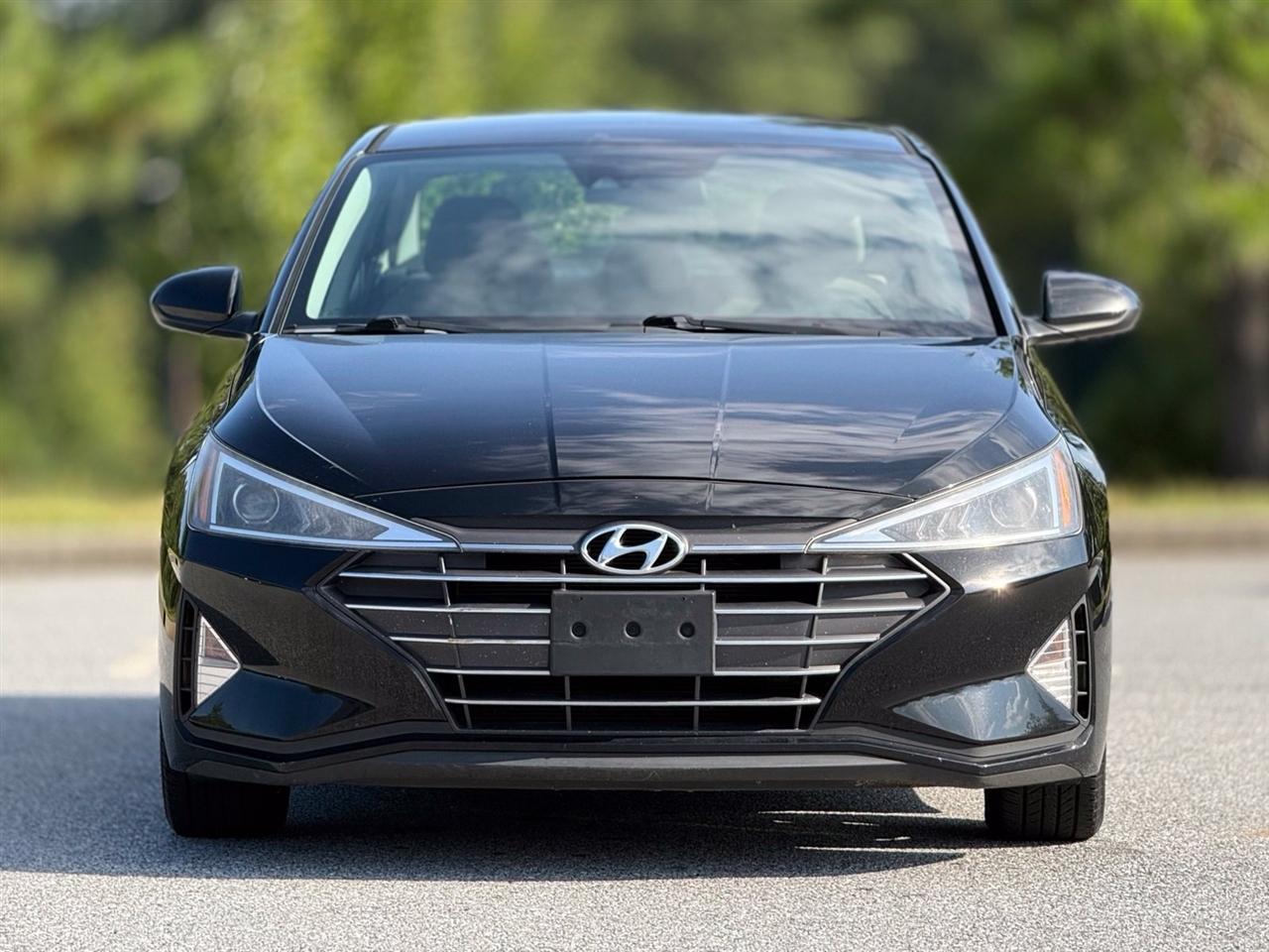Hyundai Elantra photo 3