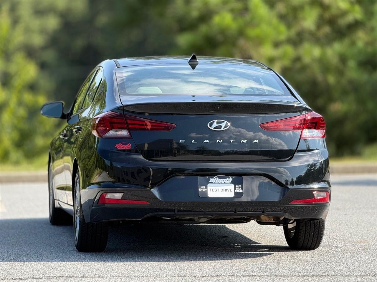 Hyundai Elantra photo 5