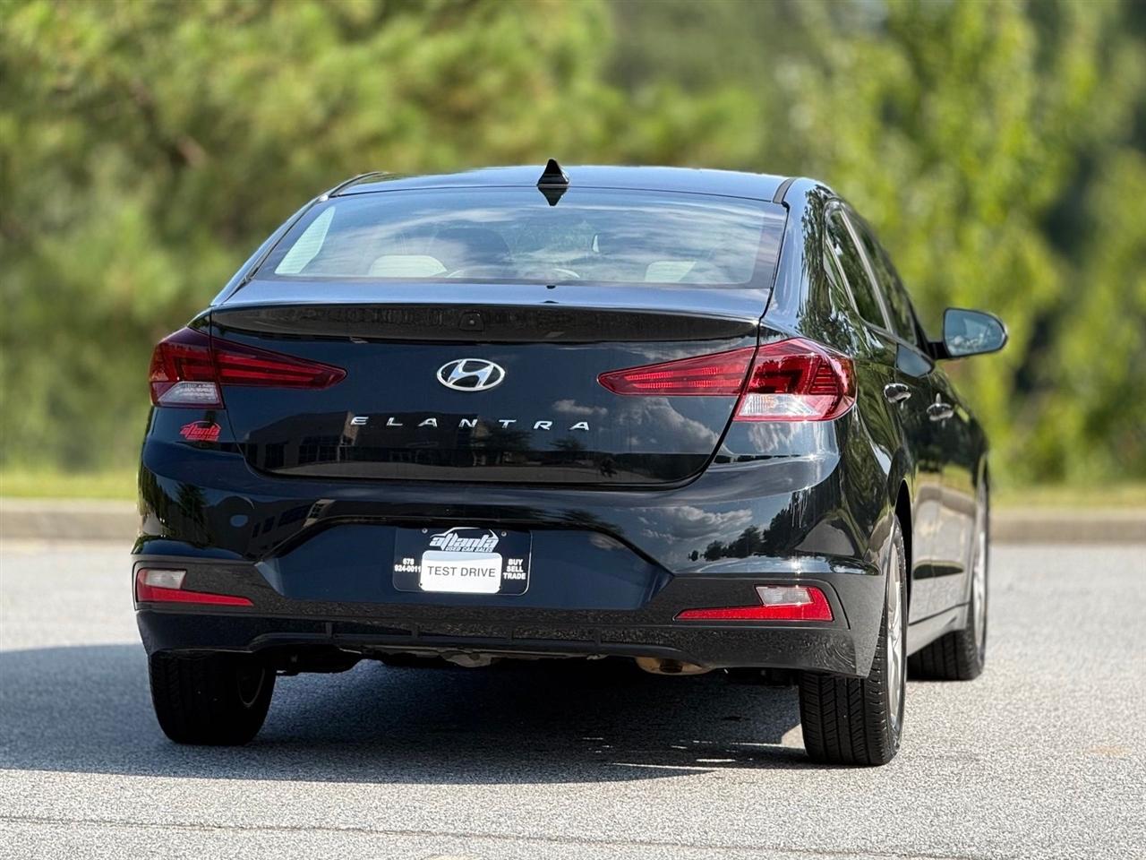 Hyundai Elantra photo 7
