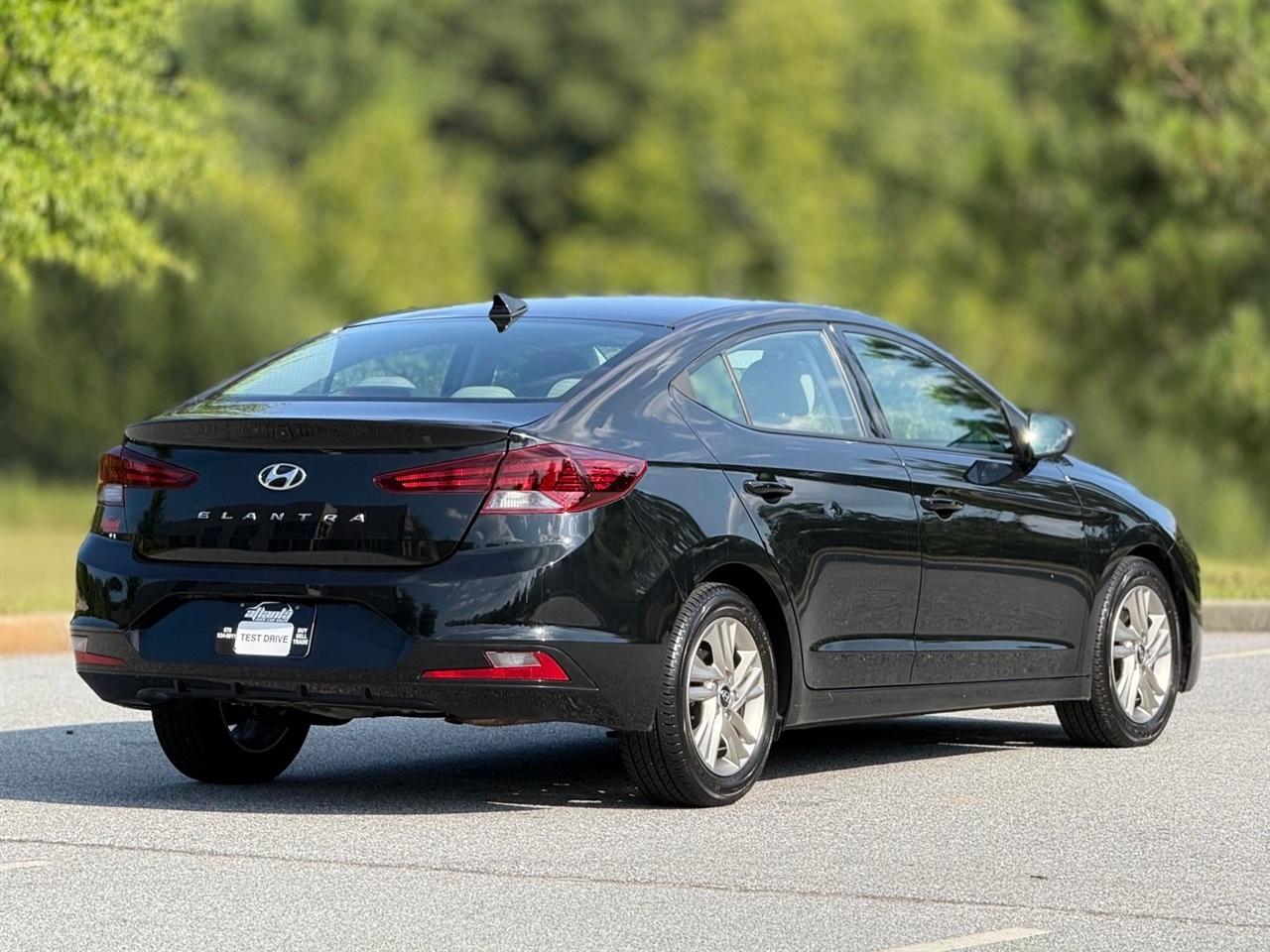 Hyundai Elantra photo 11