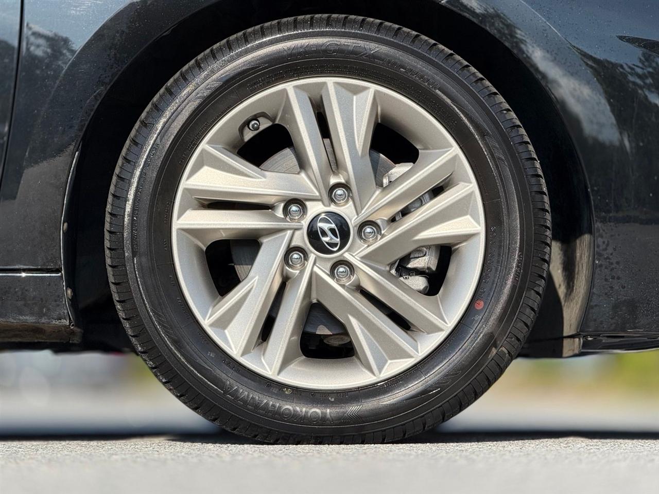 Hyundai Elantra photo 19
