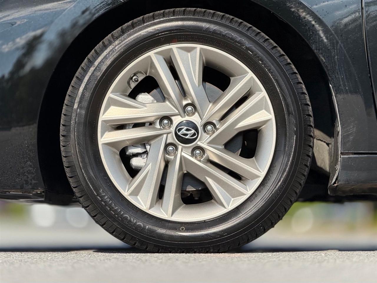 Hyundai Elantra photo 20