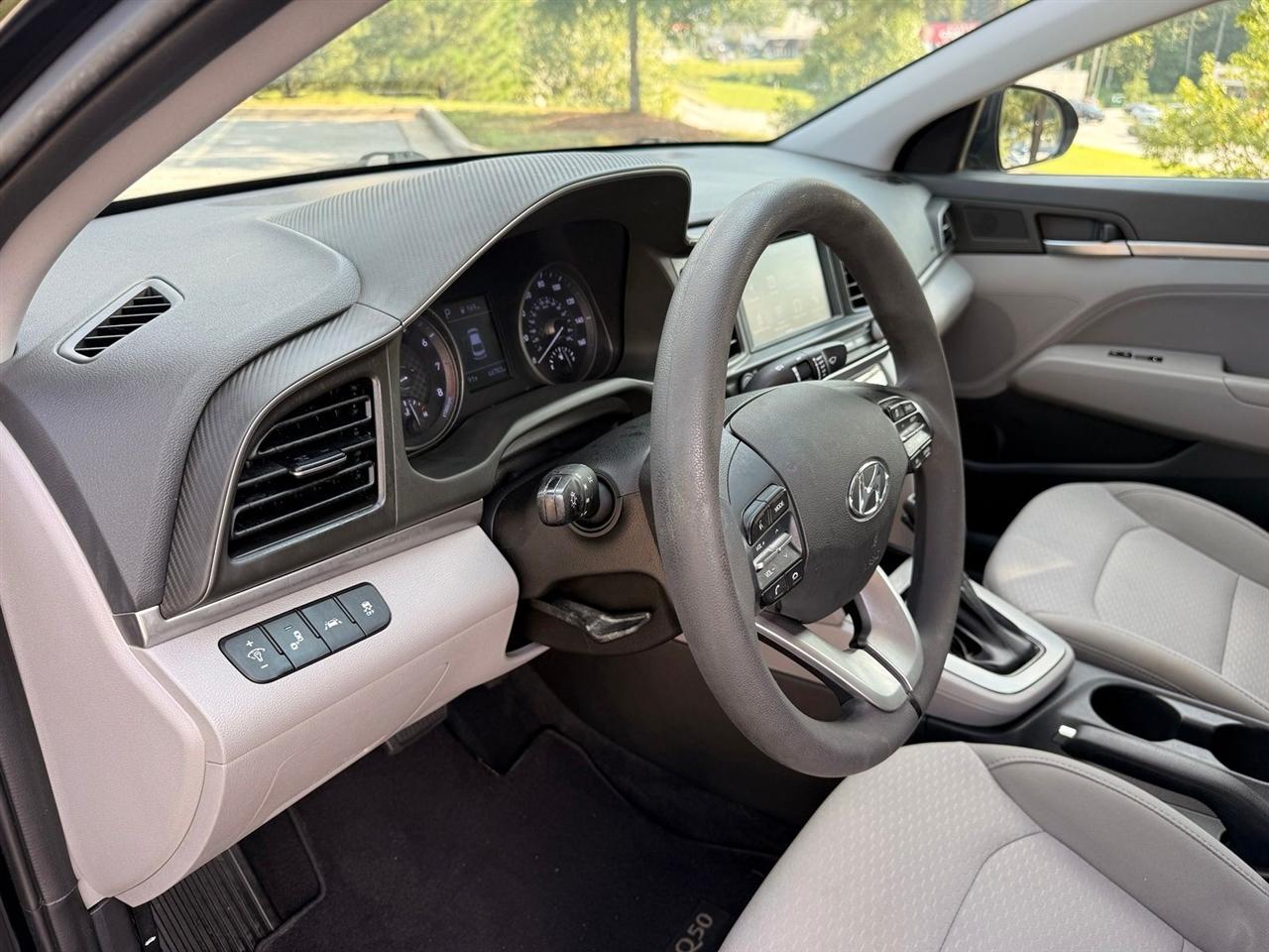 Hyundai Elantra photo 22
