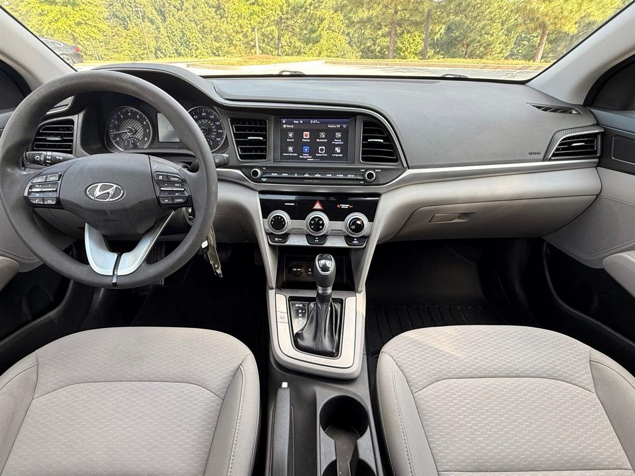 Hyundai Elantra photo 23