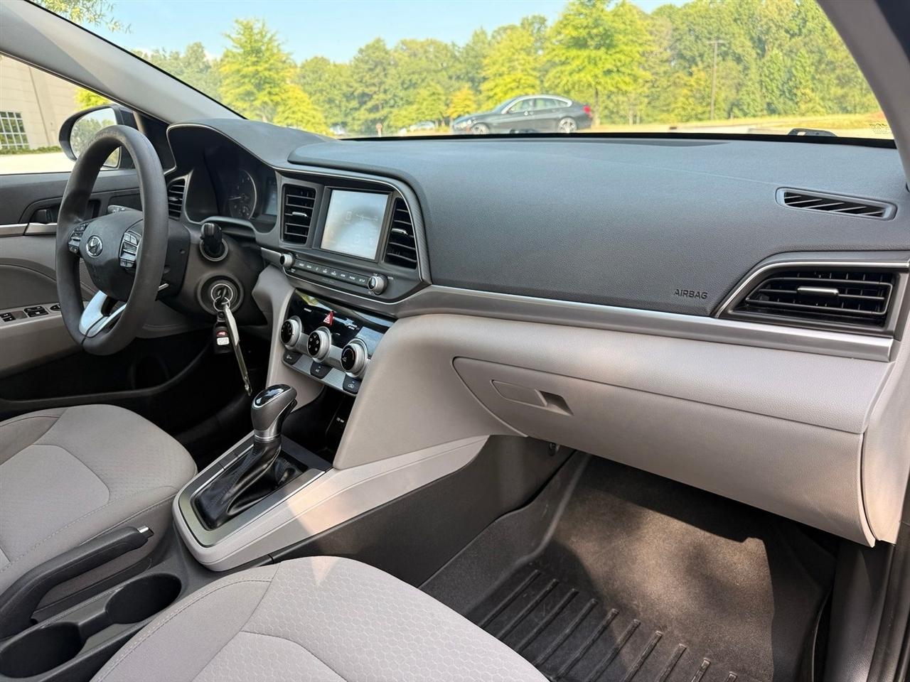 Hyundai Elantra photo 24