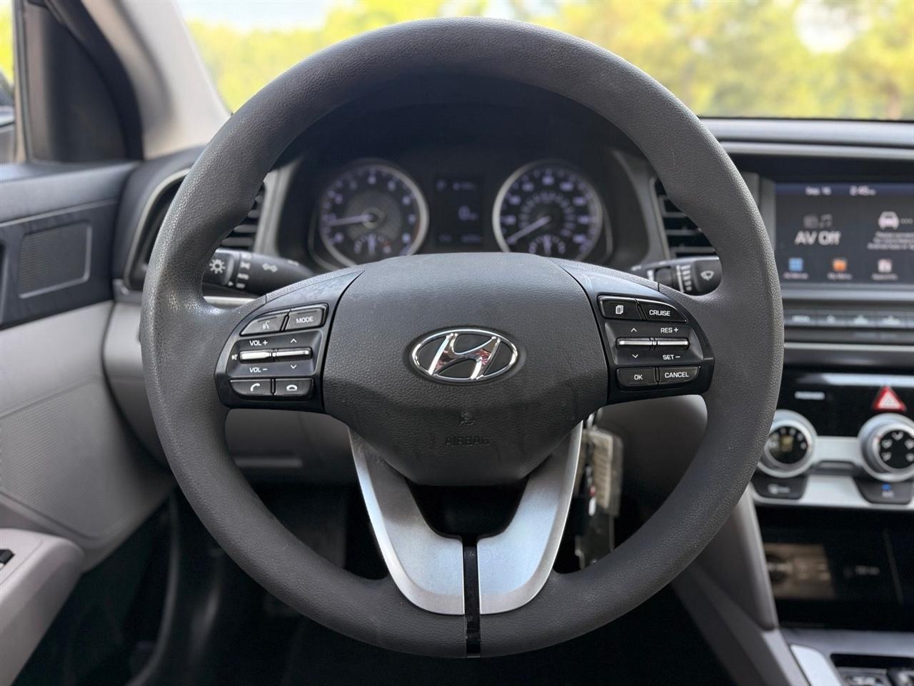 Hyundai Elantra photo 25