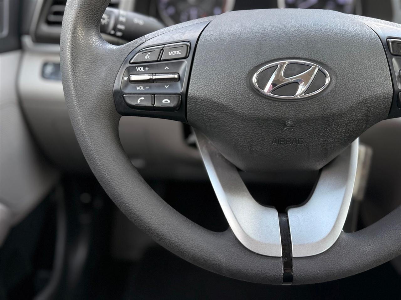 Hyundai Elantra photo 26