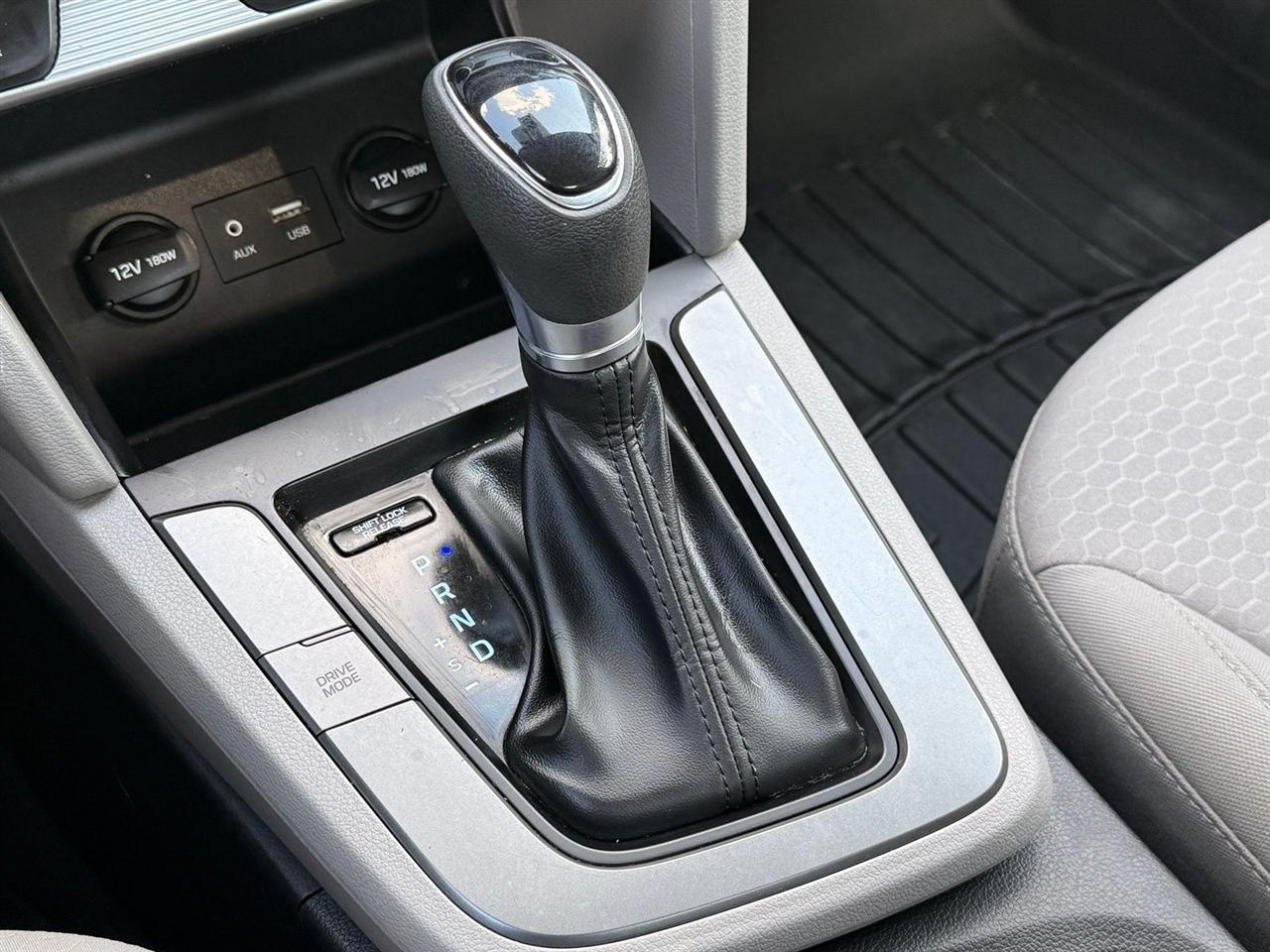 Hyundai Elantra photo 31