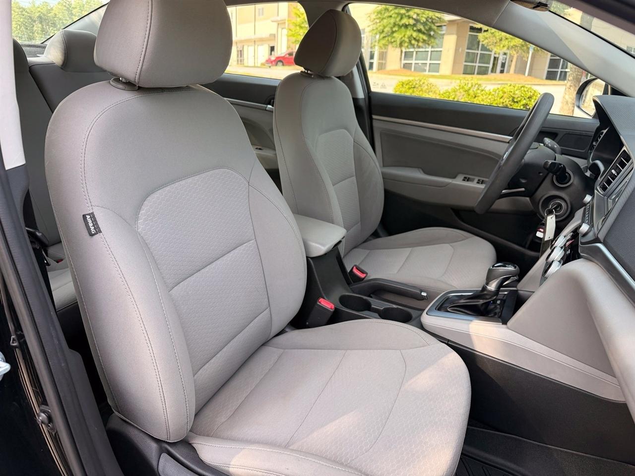 Hyundai Elantra photo 36