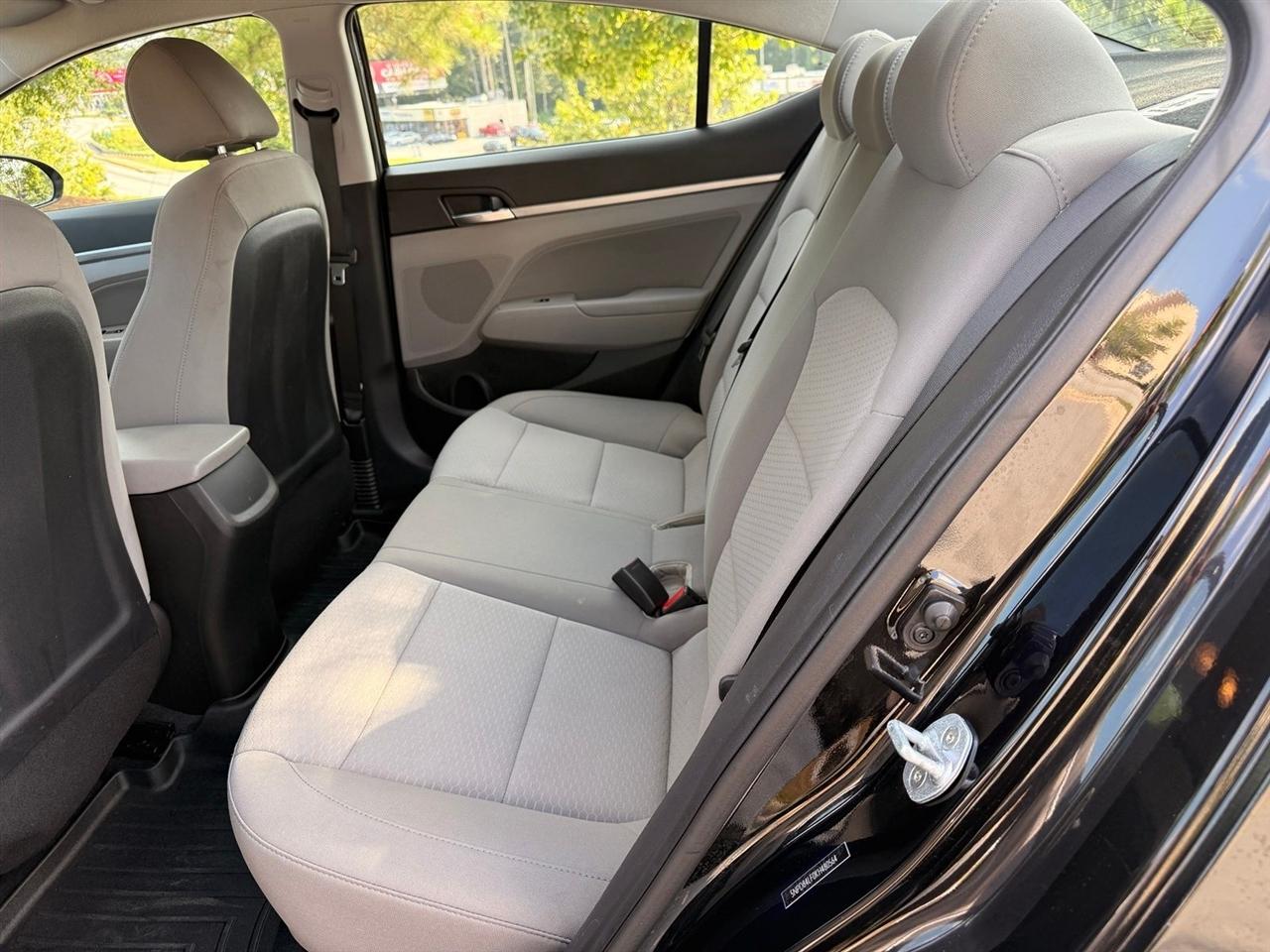 Hyundai Elantra photo 37