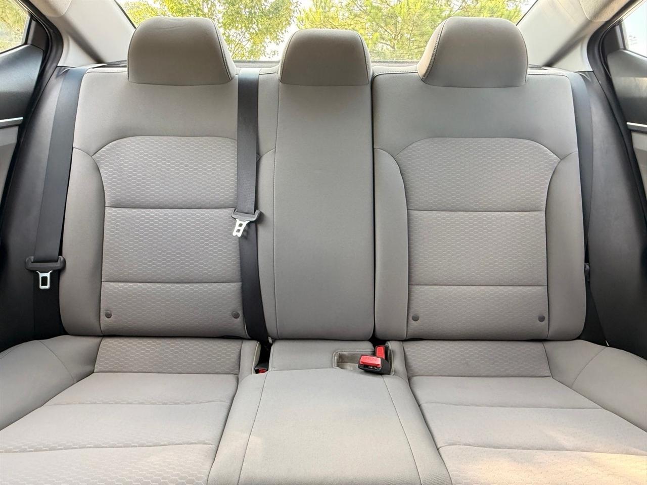 Hyundai Elantra photo 40