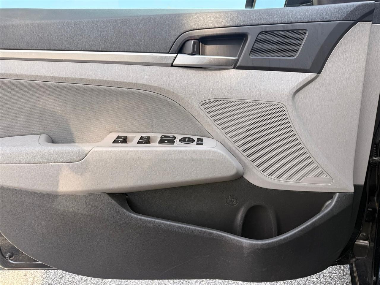 Hyundai Elantra photo 42
