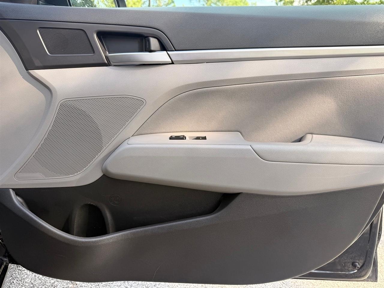 Hyundai Elantra photo 43