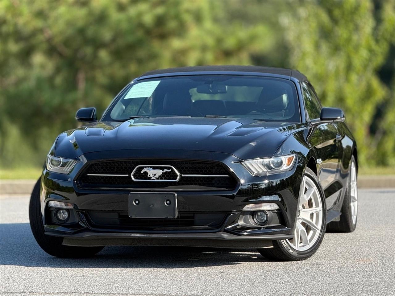 Ford Mustang photo 2