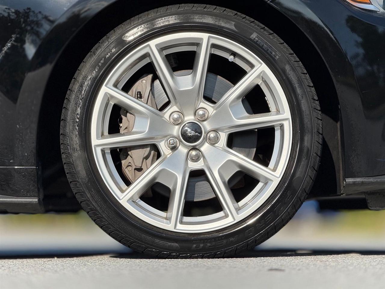 Ford Mustang photo 19