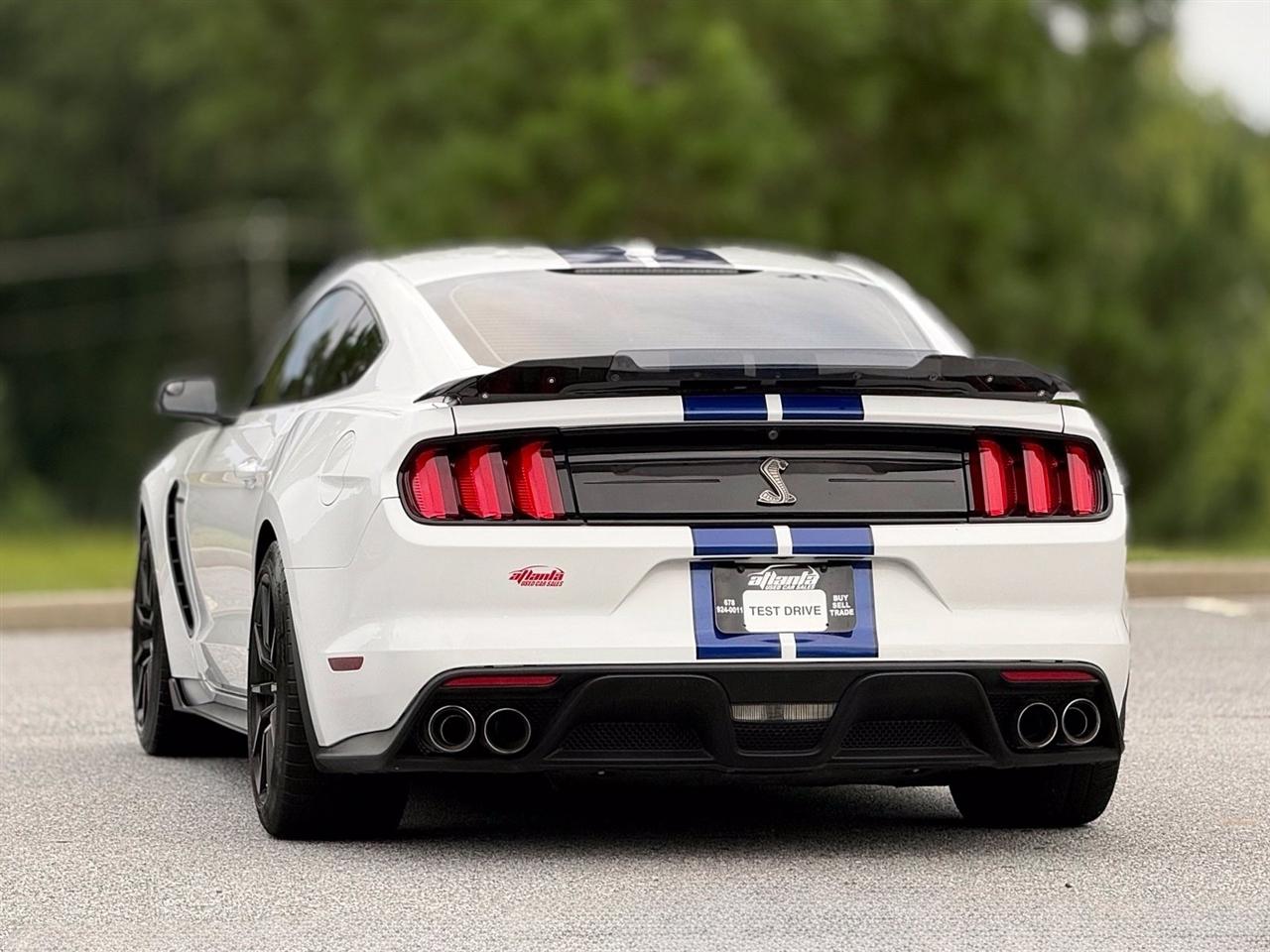 Ford Mustang photo 5