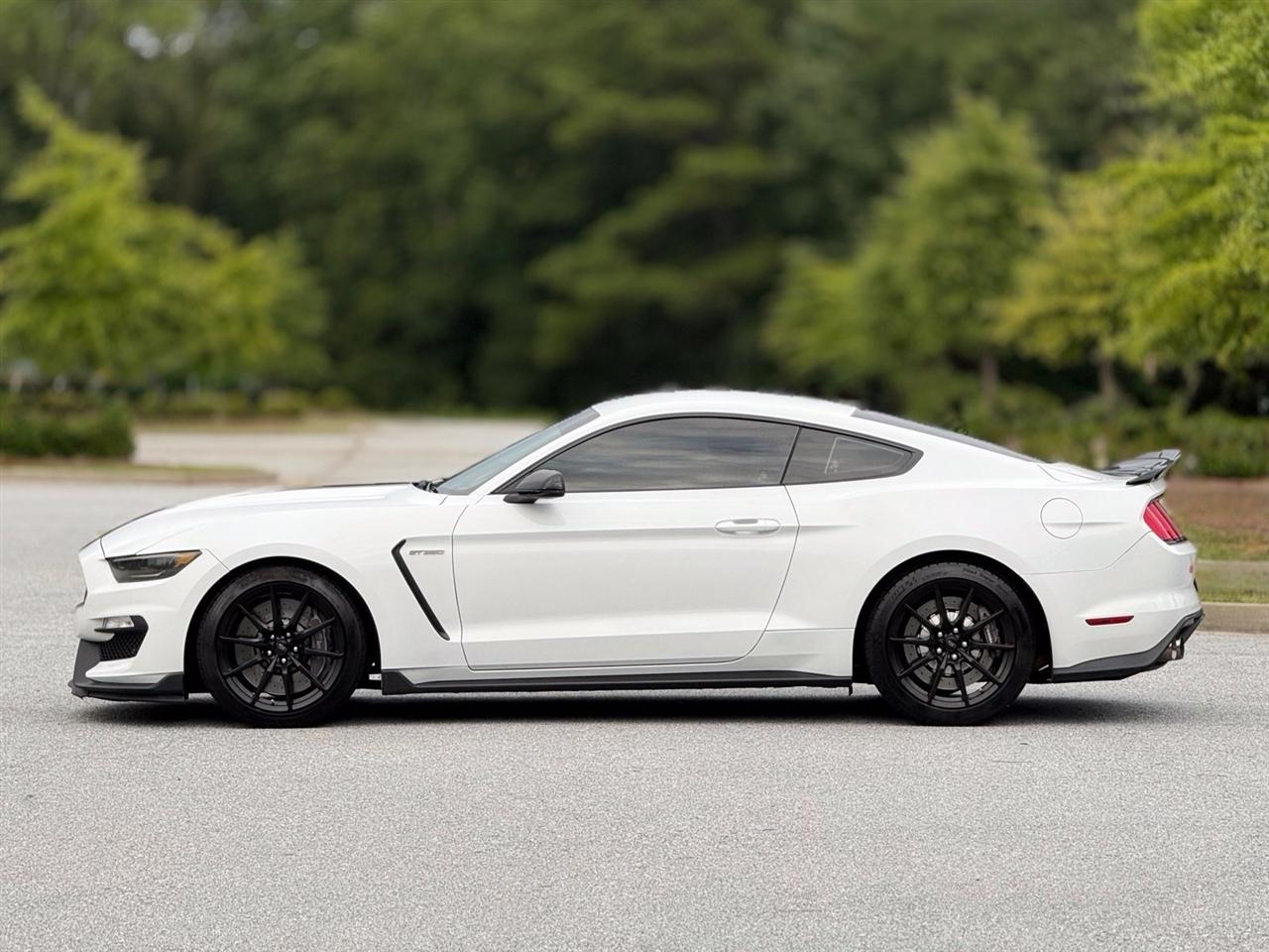 Ford Mustang photo 9