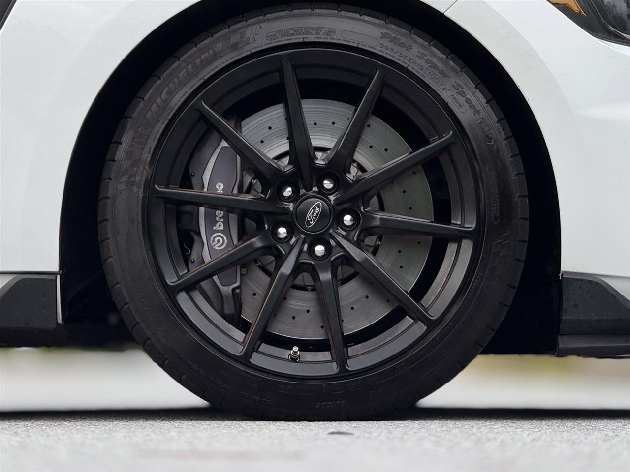 Ford Mustang photo 19