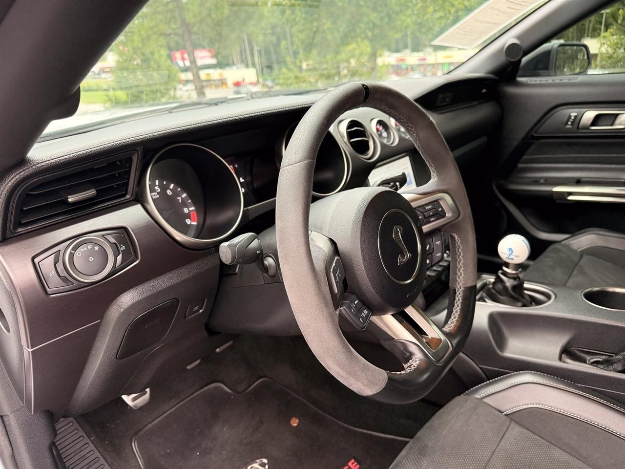 Ford Mustang photo 22