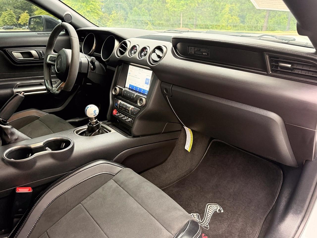 Ford Mustang photo 24