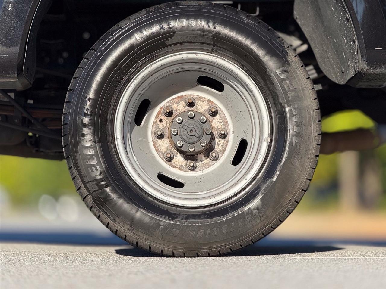 Ford F-350 photo 18