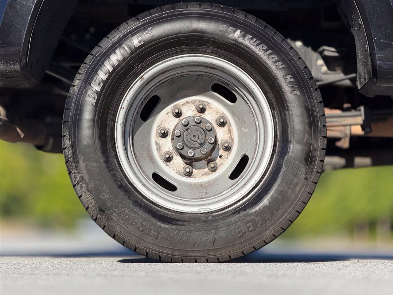 Ford F-350 photo 21