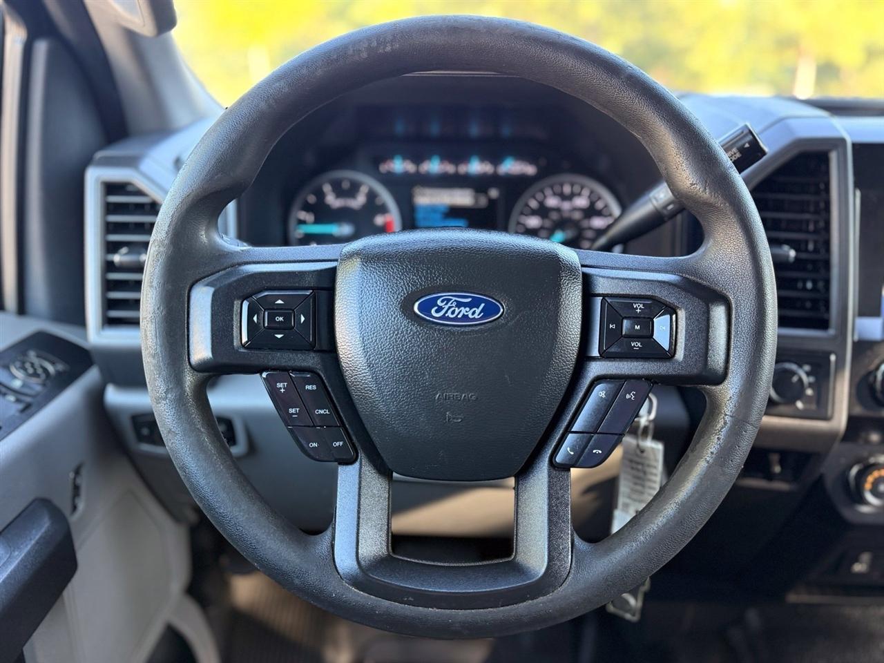 Ford F-350 photo 25