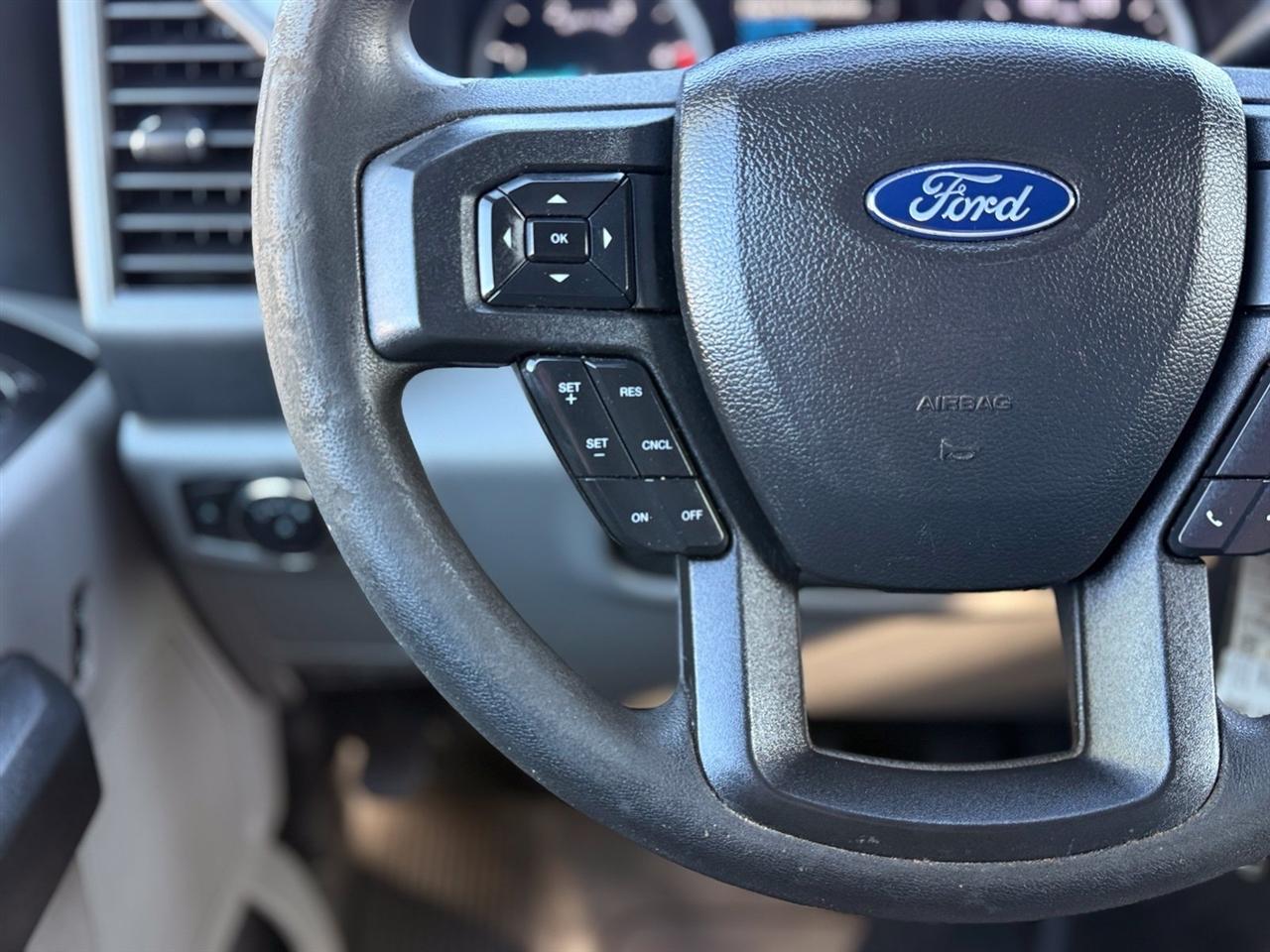 Ford F-350 photo 26